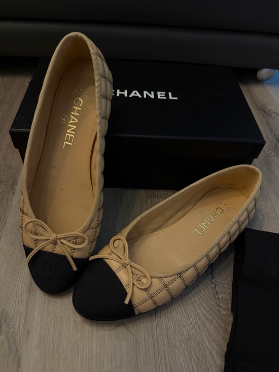 CHANEL Shoes - CHANEL Ballet Flat Beige & Black